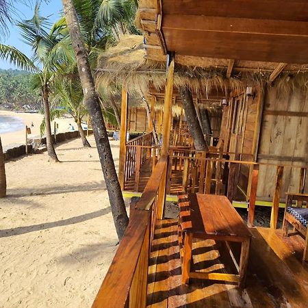 Sea Front Cottages Little Khola Cola Bagian luar foto